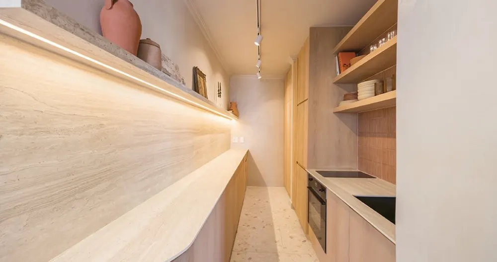 Private Queen Room in Stylish Flat with Ocean Views & Shared Space - Picture 1