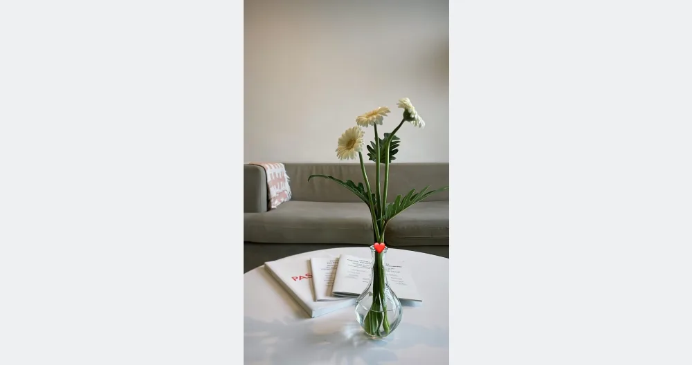 Albi's listing on misterb&b - A minimal house frequently touched up by flowers and leaves