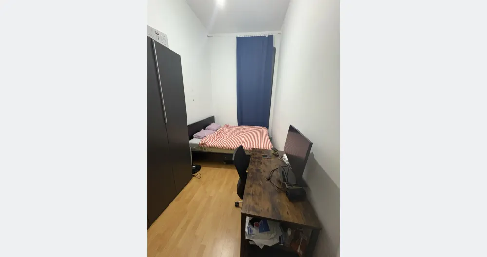 Carlos's listing on misterb&b - Queen size bed, dedicated work space