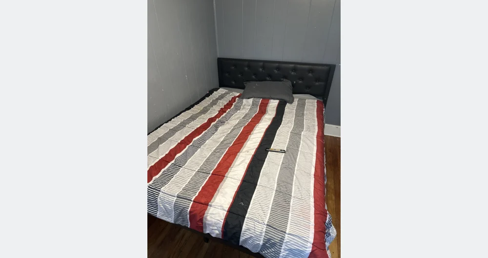 Chambre confortable à proximité des magasins et des transports, quartier et maison calmes. - Photo 2