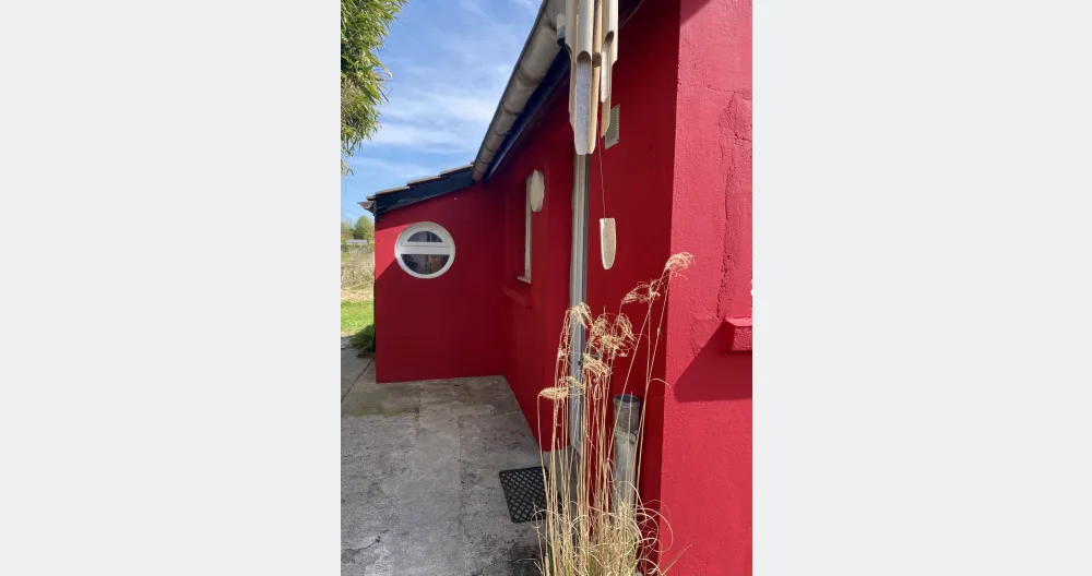La petite maison rouge entre terre et mer - Photo 1