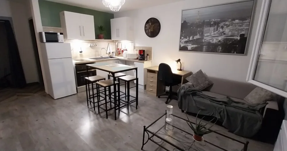 Schöne Wohnung 10 Minuten zu Fuß vom zentralen Platz La Breche entfernt - Foto 2