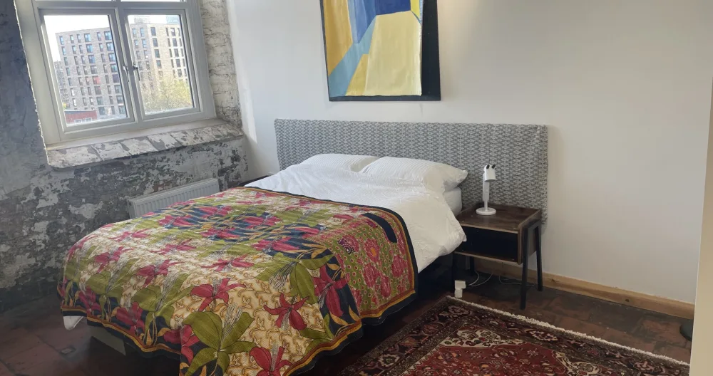 Bill's listing on misterb&b - Room 3 with north facing views to Salford Cathedral. With double bed and en suite 