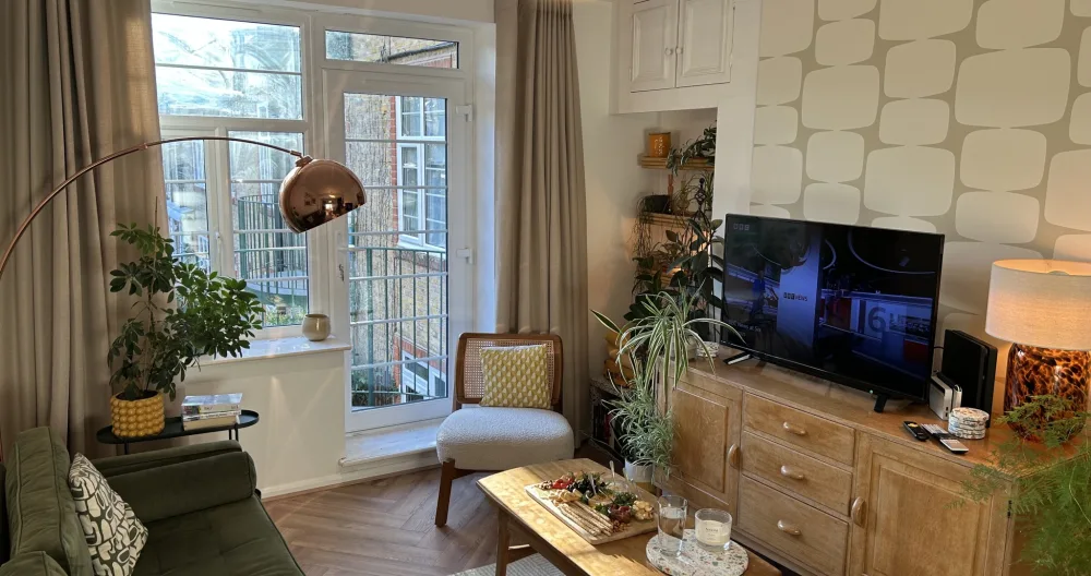 L'annuncio di Jacob su misterb&b - Living room with HD TV - YouTube, Apple TV, ********do Switch, PlayStation 