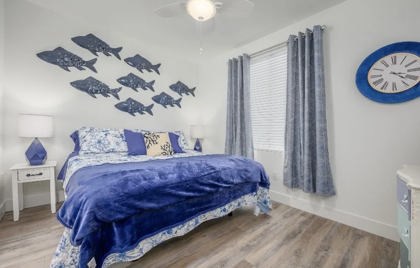 Lovely condo overlooking the pool. - Picture 2
