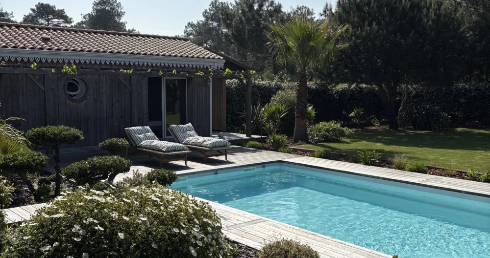 Annonce de Christophe sur misterb&b - Jardin, piscine, transats 
