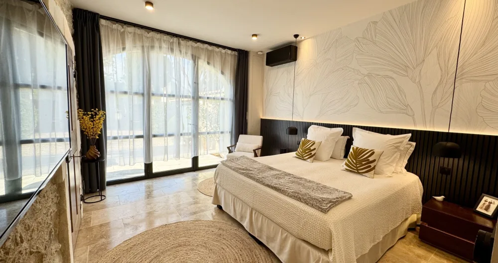 Évadez-vous dans une chambre de charme au cœur de la Provence - Photo 1