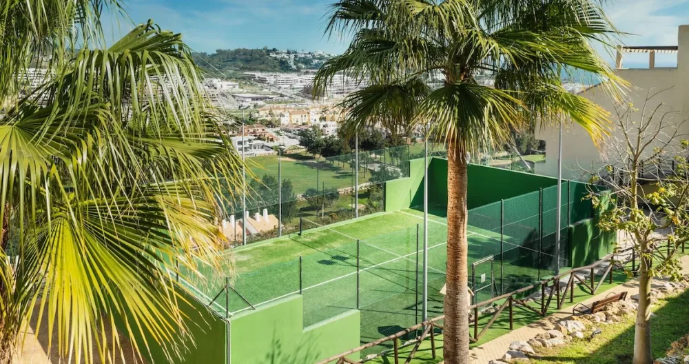 Anúncio de Barry em misterb&b - padel court available all year round. equipment not provided