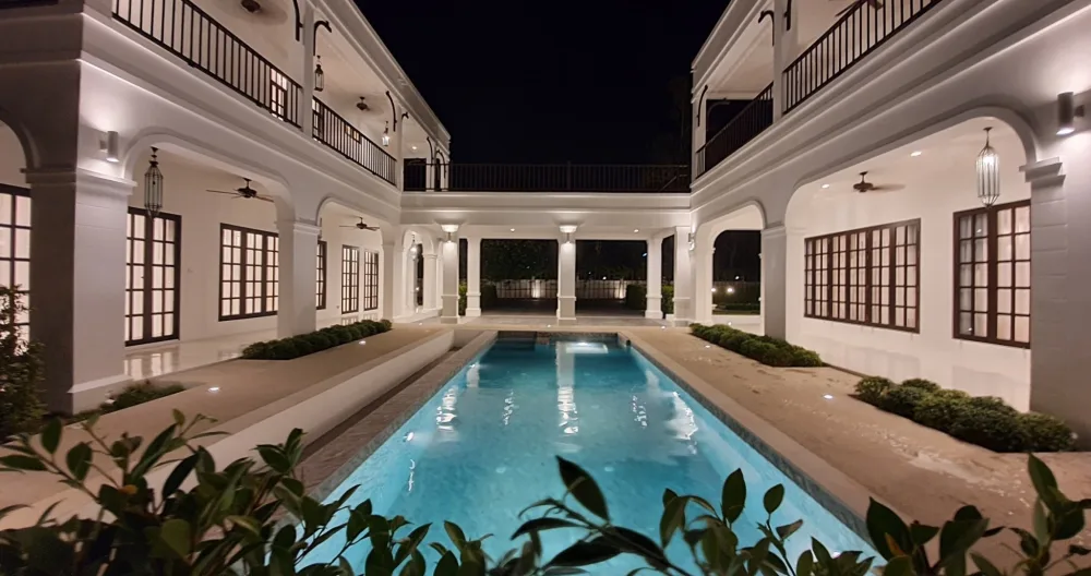 Villa de style colonial avec piscine privée à 15 minutes de l'aéroport CNX - Photo 2