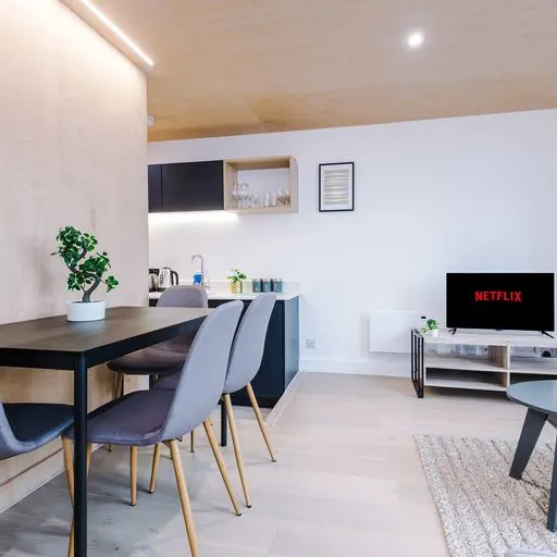 Duplex elegante com 2 quartos e 2 casas de banho perto do centro da cidade - Foto 2