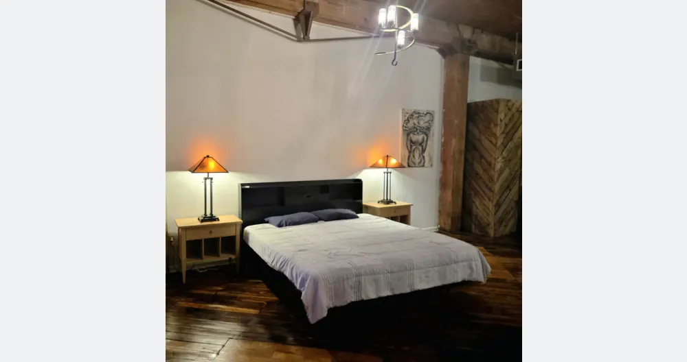 Sean's listing on misterb&b - King Size Bed