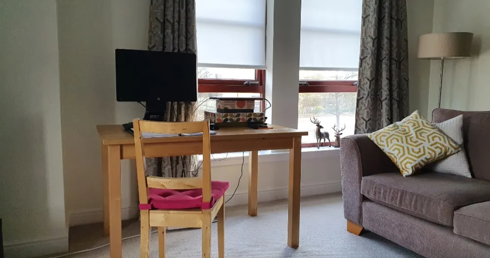 Jamess Inserat auf misterb&b - South facing, with large windows, the lounge lets in plenty of natural light.   