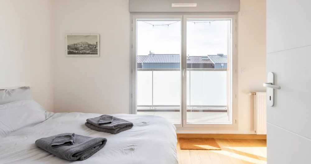 Private master suite with balcony - Picture 1