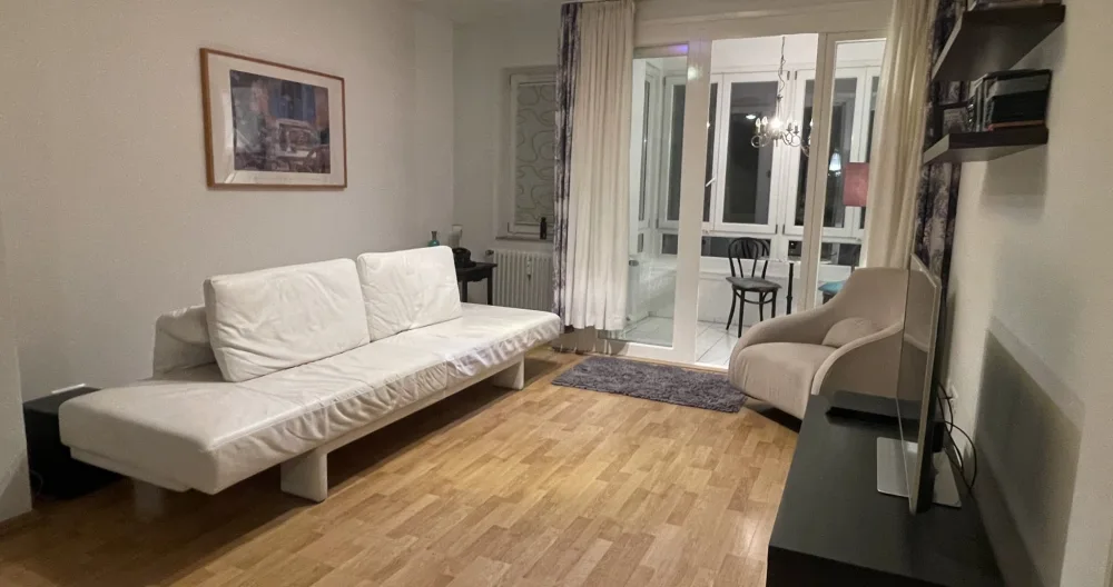 Very centrally located large apartment. Close to S-Bahn station Schöneberg and U4. - Picture 2