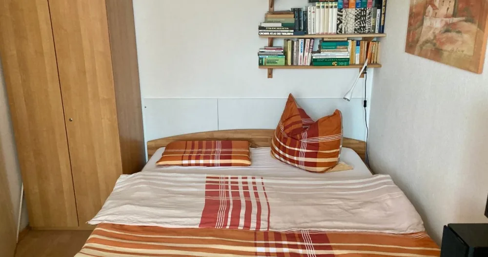 Holger's listing on misterb&b - Bed and Wardrobe