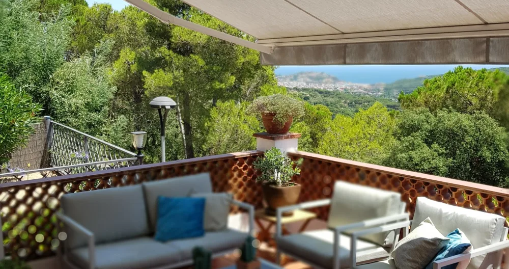 Encantadora villa con vistas al mar y a la montaña en la Costa Brava. - Foto 2