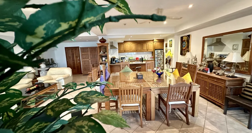 Anuncio de Andrew john en misterb&b - Modern apartment 14 fl great views. Smoking allowed on the balconies of which there are 4.

Giant picture windows flood the rooms with light. 

Feels spacious and airy and has everything you’d expect from a fine apartment. Fully air conditioned. 