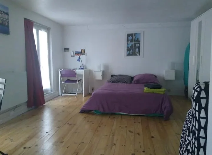 Quiet, bright, central studio - Picture 2