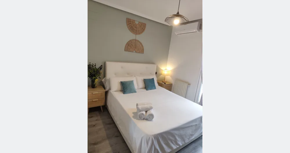 Double room with AC and private bathroom, Penthouse with discreet terrace. - Picture 1