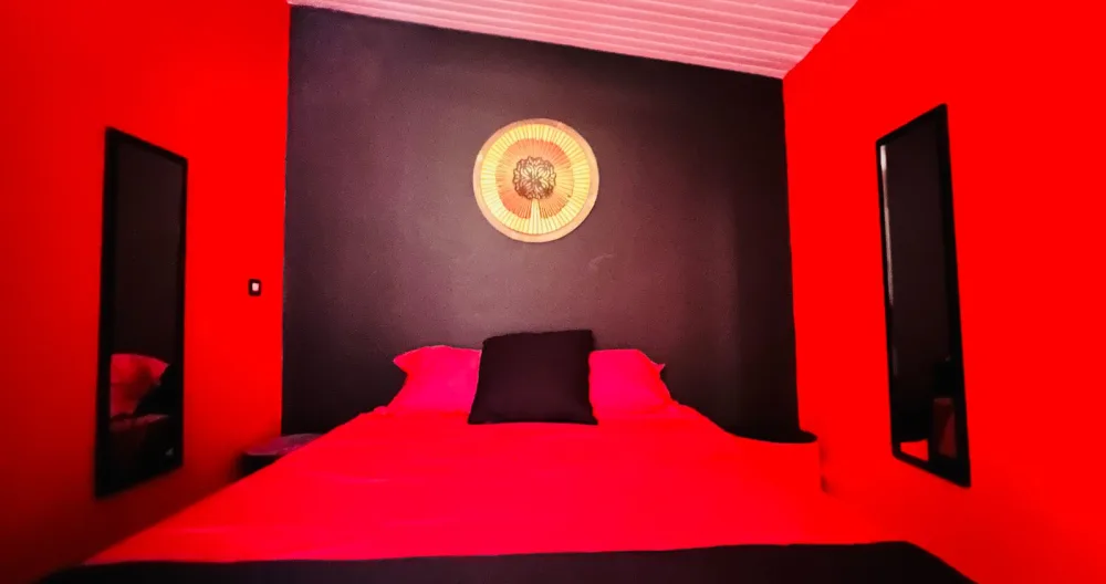 Love Room with Private Jacuzzi + Pool&Solarium - 5mn from the beach - Picture 1