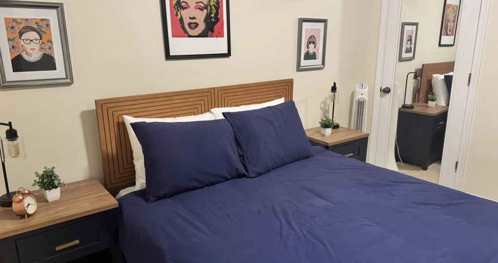 Elegante y céntrico 1BR + Den Retreat | LGBTQ+ Friendly - Foto 2