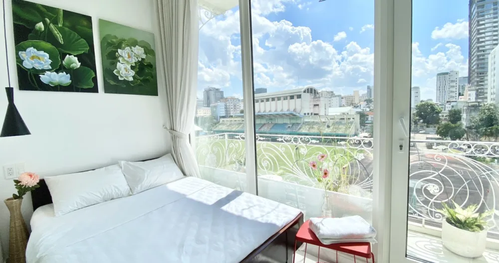 Top Floor Loft · Balcony · Zoo / History Museum · B4 - Picture 1