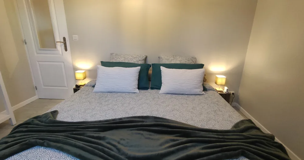 Alexandre's listing on misterb&b - Chambre avec TV