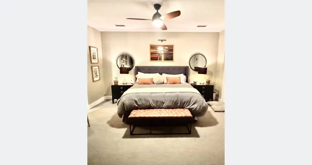 John's listing on misterb&b - Very spacious sweet with comfy king bed