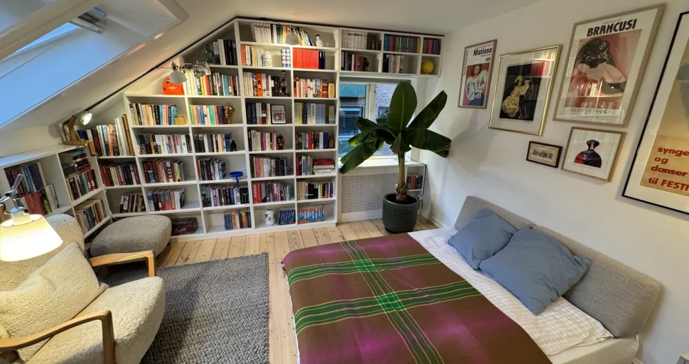 Sorin's listing on misterb&b - Library / Guestroom which our guests have fully at disposal