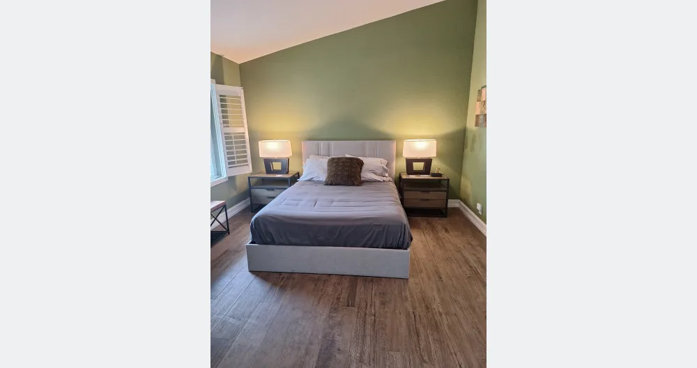 Jeff's listing on misterb&b - Large, private bedroom with new queen-sized bed