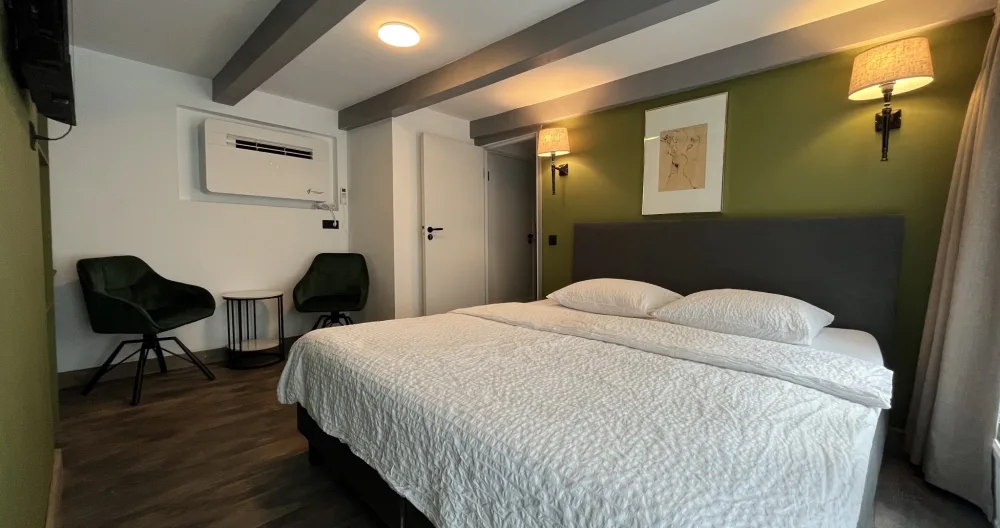 Private studio with private bathroom in Centre 2 - Picture 1