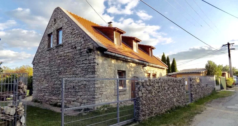 Modern kőház Balatoni panorámával és jakuzzival, nagy kerttel kiadó - Picture 2