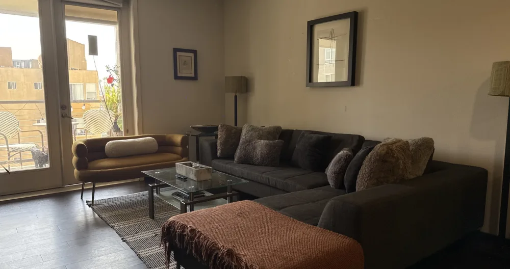 Sky-rise 1 Bedroom Flat in Center of Hollywood - Picture 1