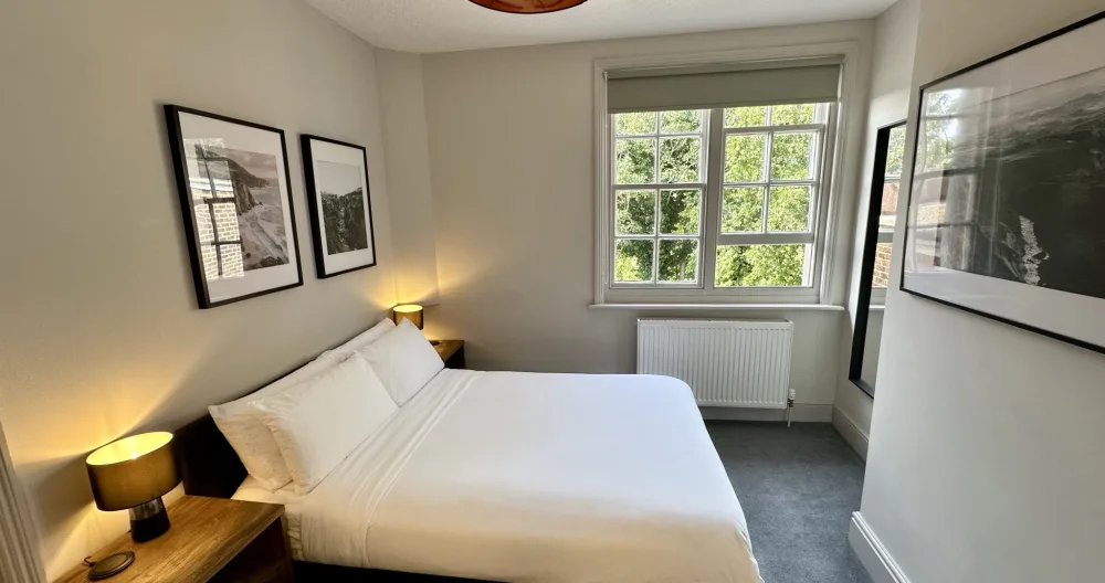 Jonathon's listing on misterb&b - Guest room with double bed.