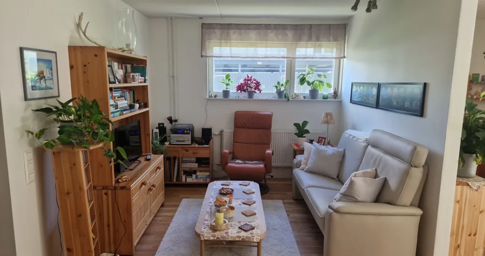 Beautiful ground floor apartment with big terrace next to a forest - Picture 2