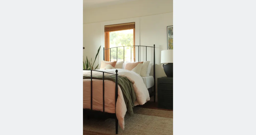 Beautifully Designed Cottage in Oakland w/ Backyard - Picture 1
