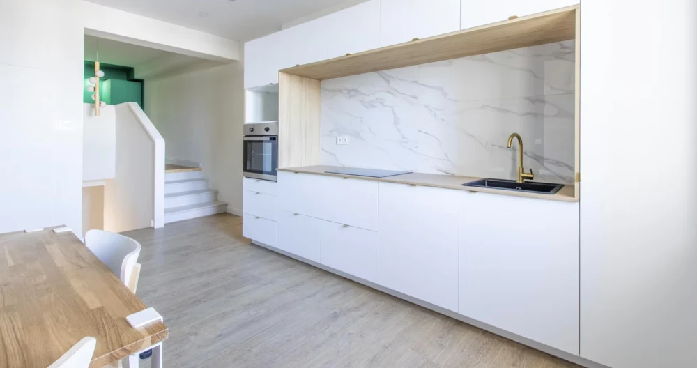 central apartment near old port and shopping basket - Picture 1