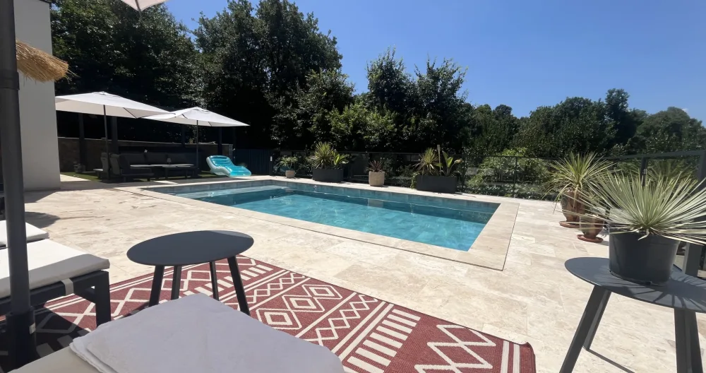 Annonce de Tony et Rémy sur misterb&b - Petit coin transat , piscine 🏊☀