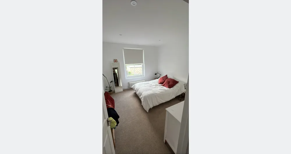 Quiet room in bright and warm apartment in Kensal Rise  - Picture 2