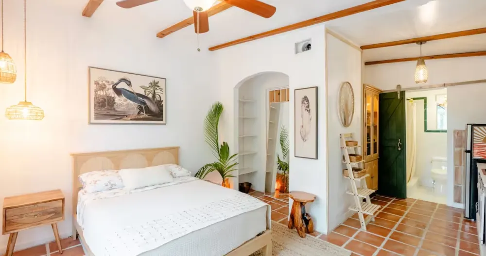 Tropical Flower Oasis In Spanish Villa Home w/Private Gardens - Picture 1