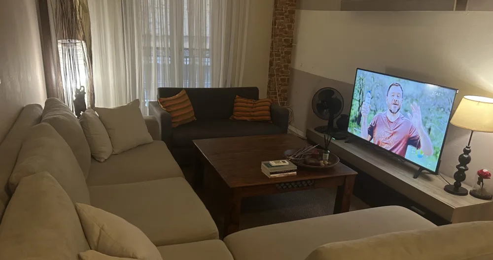 Annonce de Manos sur misterb&b - Spacious living room