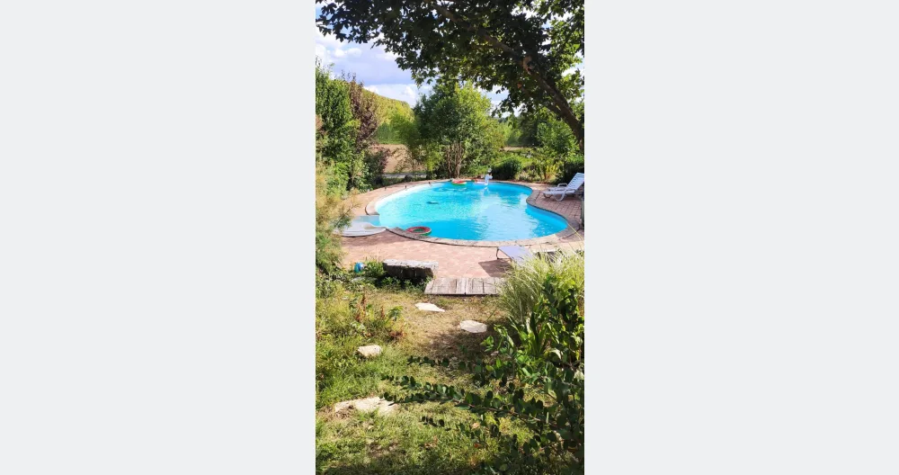 Florian et Marc's listing on misterb&b - La piscine est en accès libre de 8h à 19h30. Après avec notre accord. Elle est partagée avec nous et nos hôtes. Naturisme possible .