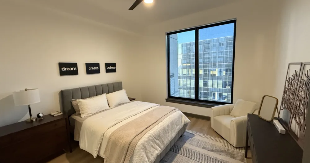 Stunning condo on a high floor in Buckhead. 5 min to MARTA train. - Picture 2