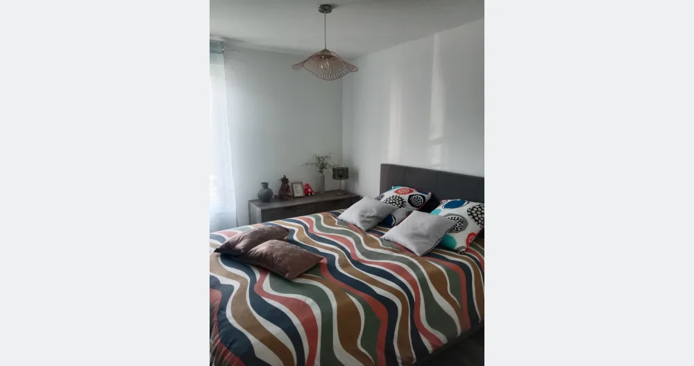 Room in comfortable apartment - Picture 2