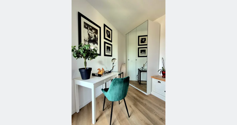 Modern room with terrace - Picture 2