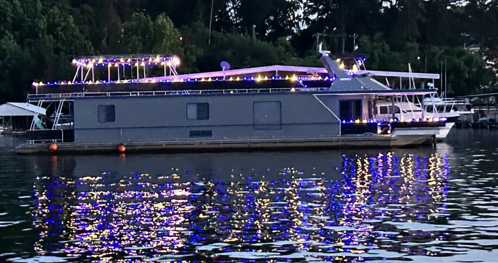 Schönes Hausboot auf dem Lake Wylie Charlotte NC. Sonnenaufgang, Sonnenuntergang Ansichten. - Foto 2