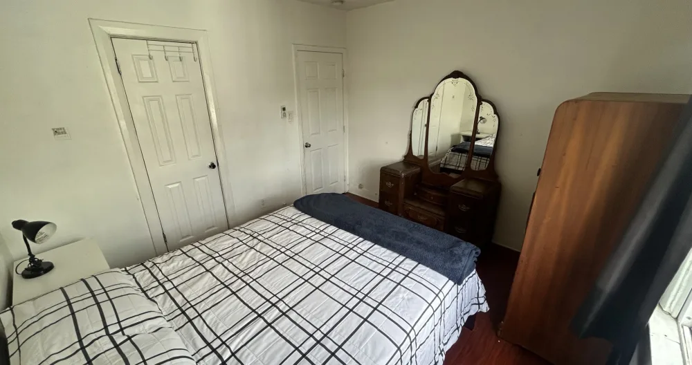 Spanish Revival House centrally located.  - Picture 2