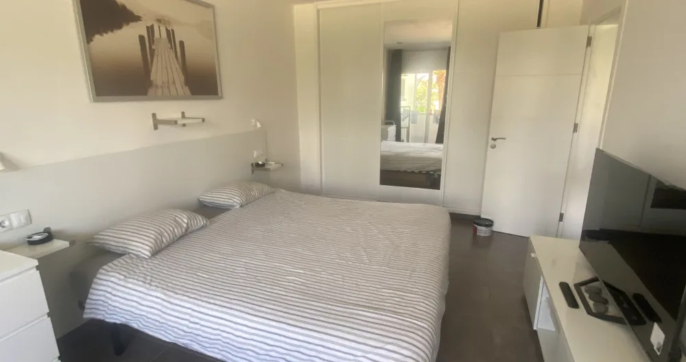 Frederic's listing on misterb&b - Bedroom with own Balcony, Large Wardrobe, Air Conditioning and TV
