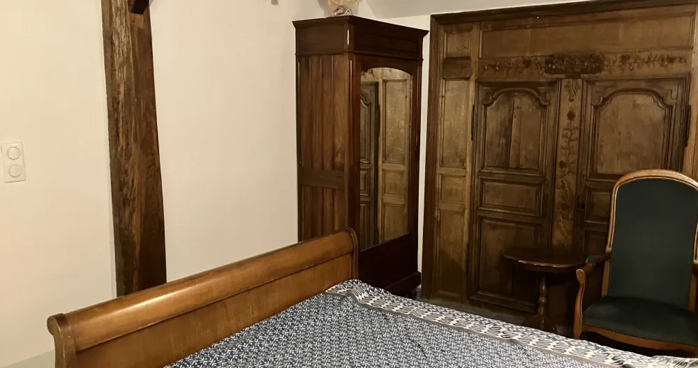 Alains Inserat auf misterb&b - Chambre au 1er étage avec une armoire