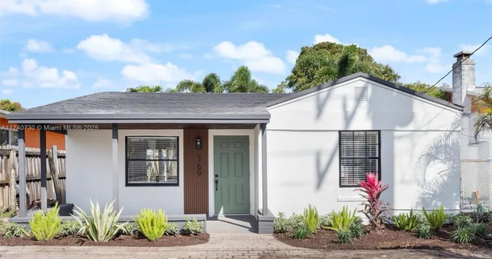 Beautiful home just minutes away from Wilton Manors - Picture 2